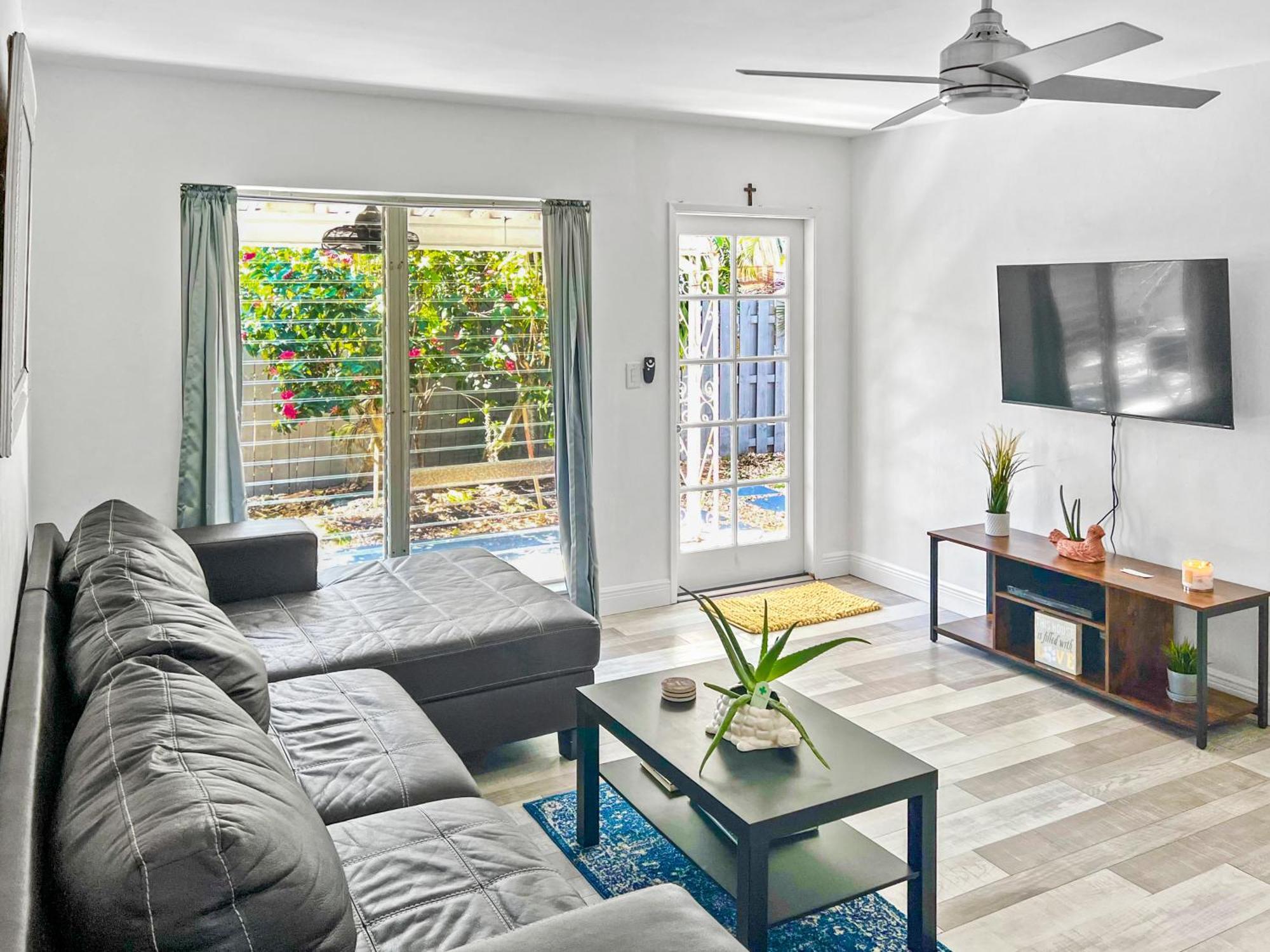 Stylish & Cozy Escape Near The Beach- Free Parking, Backyard, Private, Bbq Pompano Beach Exterior foto